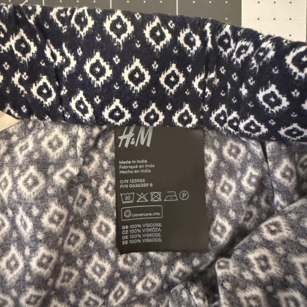 H&M Navy White Geometric Print Pull-On Tapered Pants Size 2 Pockets - Picture 2 of 7